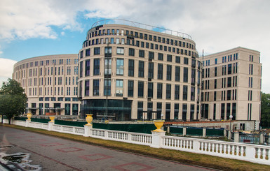 Кучма вылетел в Минск, где проходят переговоры по Донбассу