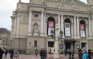 Во Львове на площади у Оперного театра запретили аттракционы
