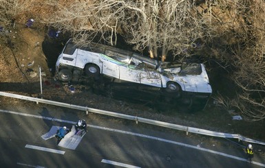 В Японии автобус с туристами перевернулся на трассе, погибли 14 человек