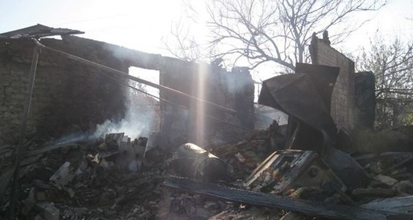 Подробности взрыва дома в Украинске: под завалами все еще остается младенец