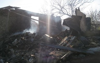 Подробности взрыва дома в Украинске: под завалами все еще остается младенец