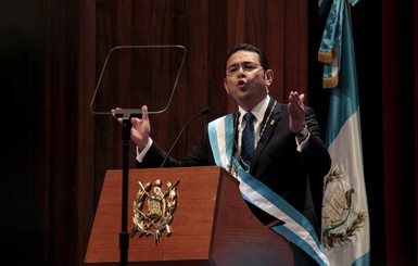 Комик Джимми Моралес принес присягу на посту президента Гватемалы