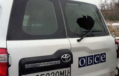 В Марьинке обстреляли машину миссии ОБСЕ