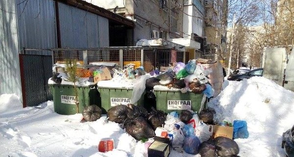 В Одессе на улицах растут горы мусора 