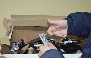 МВД: на Антикоррупционном форуме в Харькове полиция изъяла 3 пистолета и 17 ножей