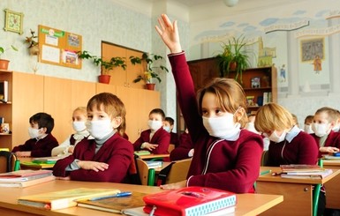 В киевской мэрии отказались пускать школьников на учебу