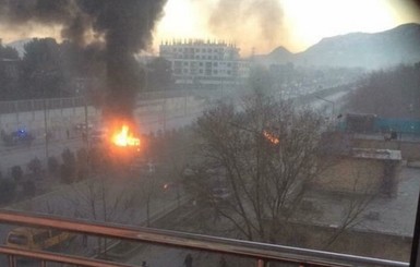 Стало известно, кого террористы у российского посольства в Кабуле хотели подорвать  