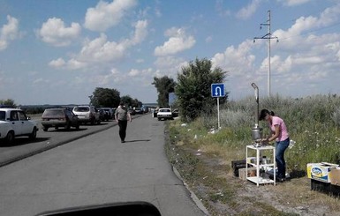 Год пропускному режиму в Донбассе: очереди не меньше, проезд - дороже