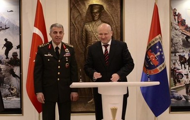Турчинов высказался за военное объединение с Турцией