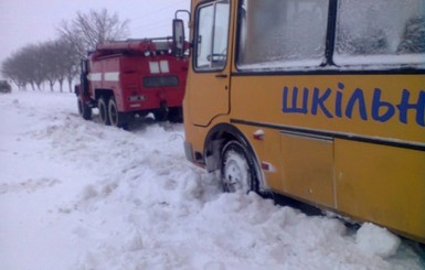 Под Харьковом спасатели помогли школьникам добраться на олимпиаду