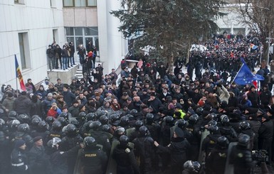 Из-за протестов в Кишиневе мобилизовали все подразделения МВД