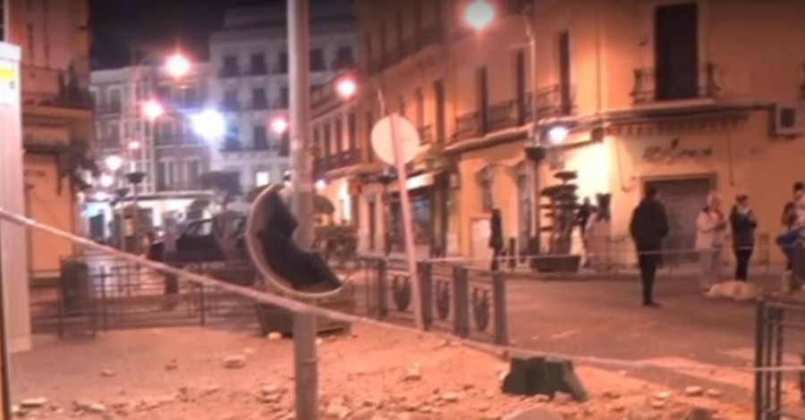 Появилось первое видео землетрясения в Испании