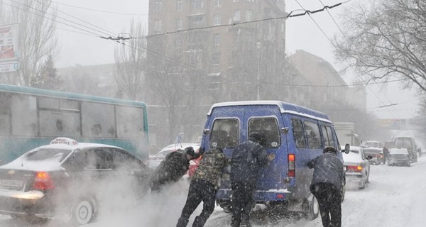 Гидрометцентр объявил на понедельник, 25 января, штормовое предупреждение в Украине