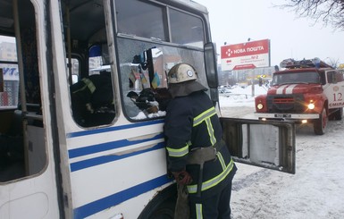 В Черкасской области на ходу загорелся автобус с пассажирами
