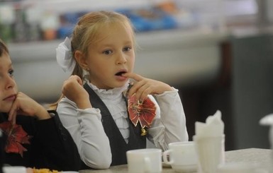 В Киеве школьников младших классов будут кормить бесплатно
