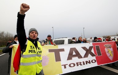 Во Франции Uber выплатит более миллиона евро профсоюзу таксистов 