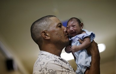 В Бразилии активисты требуют разрешить аборты для больных вирусом Зика