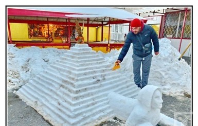 В Одессе на рынке поднимают продажи, мастеря снежные фигуры 