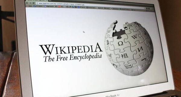 Порошенко призвал наполнить Википедию украинскими статьями