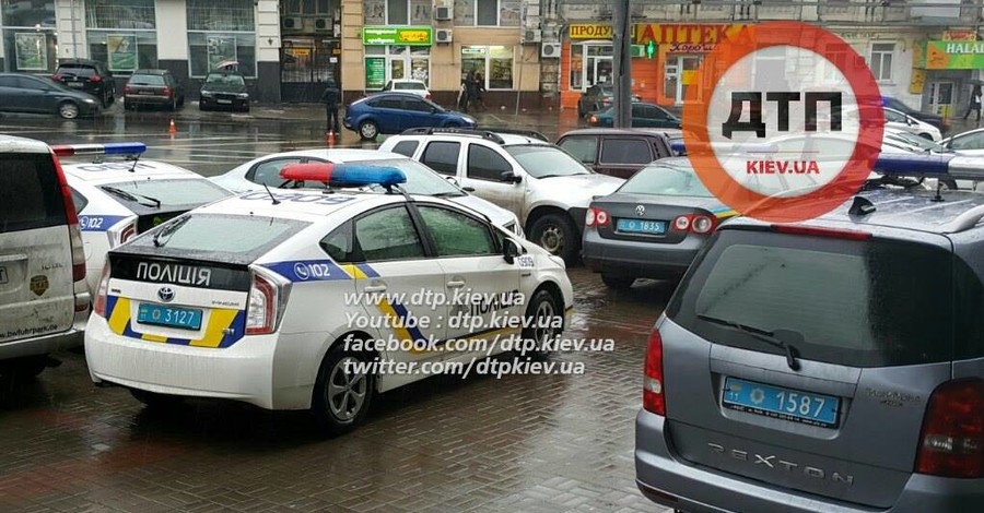 В центре Киева полиция окружила гостиницу 