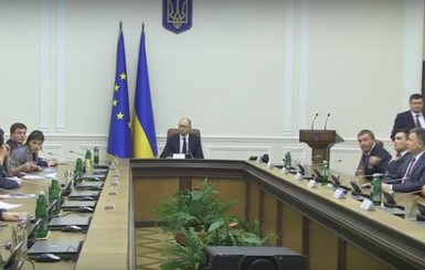 Яценюк начал экстренное заседание правительства 