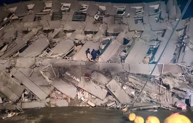Землетрясение на Тайване: под завалами еще около 120 человек