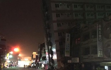 В Тайване продолжают доставать людей из-под завалов