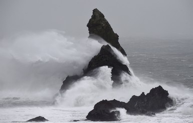 В Англии шторм вызвал высокие волны
