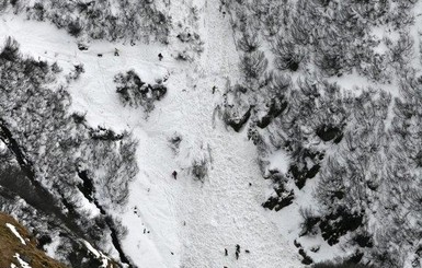 Индийский солдат выжил после шести дней под слоем снега в горах