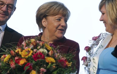 Меркель сфотографировалась с Цветочной Феей