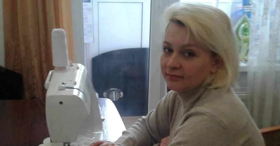 Переселенец из Донбасса открыла ателье с одной швейной машинкой