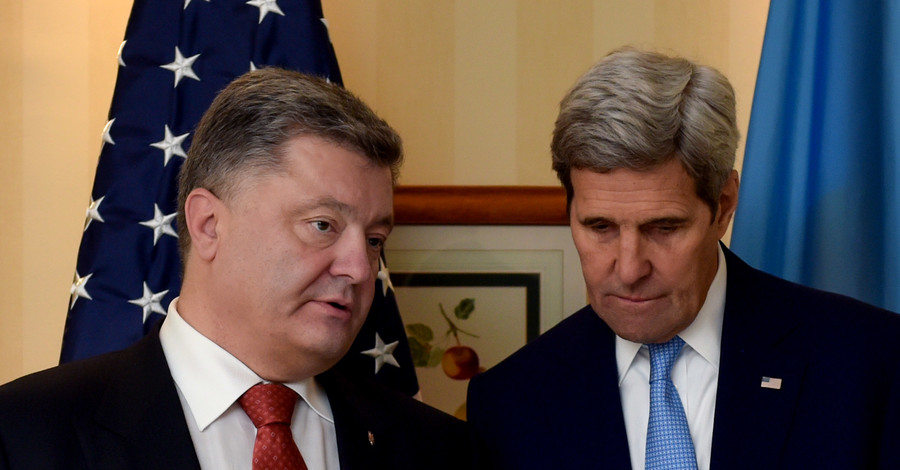 Порошенко и Керри договорились сохранить санкции против России