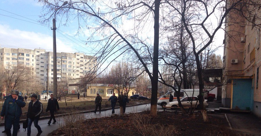 В спальном районе Луганска упал снаряд