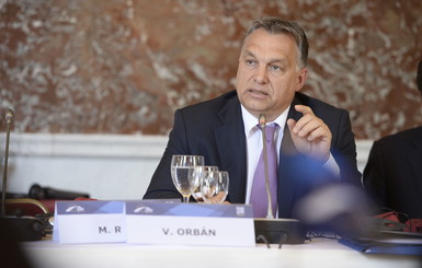 Премьер Венгрии уверил Путина, что автоматического продления санкций против РФ не будет