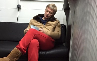 В сети обсуждают пресс-секретаря Путина в красных штанах и уггах