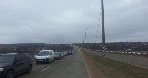 На блокпосту в Новотроицком новый антирекорд: на ночевку остались 800 машин