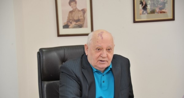 Горбачев послал Михалкова снимать кино и не лезть в политику 