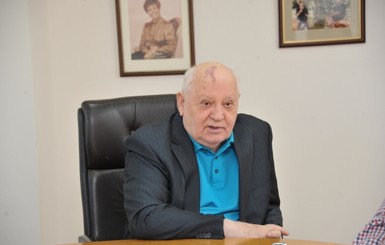 Горбачев послал Михалкова снимать кино и не лезть в политику 