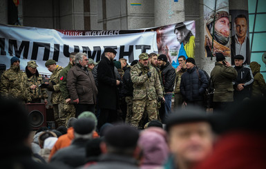 Майдан онлайн: три требования к власти и мирные молебны 
