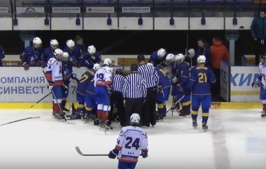 В Беларуси юный хоккеист на льду спас жизнь украинскому одноклубнику