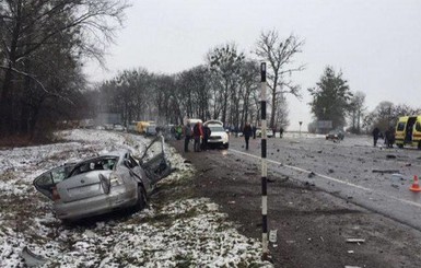 На Львовщине автобус попал в ДТП: два человека погибли, одиннадцать пострадали