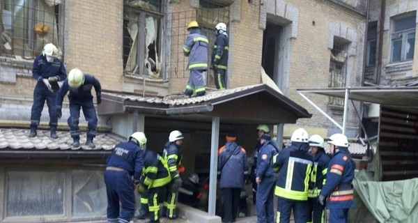 Трое людей спасены из-под завалов дома в Киеве