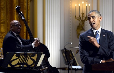 Обама пообещал не петь и не удержался