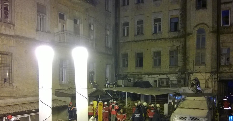 Под завалами в Киеве нашли погибшего