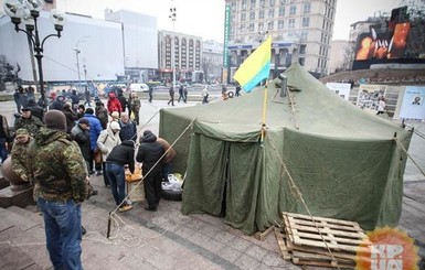 С Майдана убрали последнюю палатку