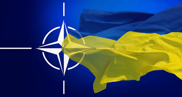 Порошенко одобрил создание центров информации и связи НАТО в Украине