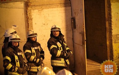В Киеве завершили спасательную операцию на месте обвала дома
