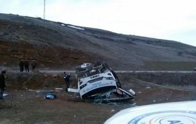 В Турции перевернулся автобус с гандболистами, есть жертвы