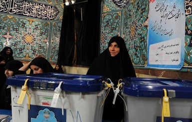 На выборах в Иране лидируют действующий и бывший президенты