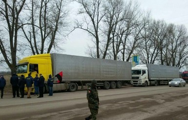 Активисты заявили о начале блокады российских фур в Сумской области